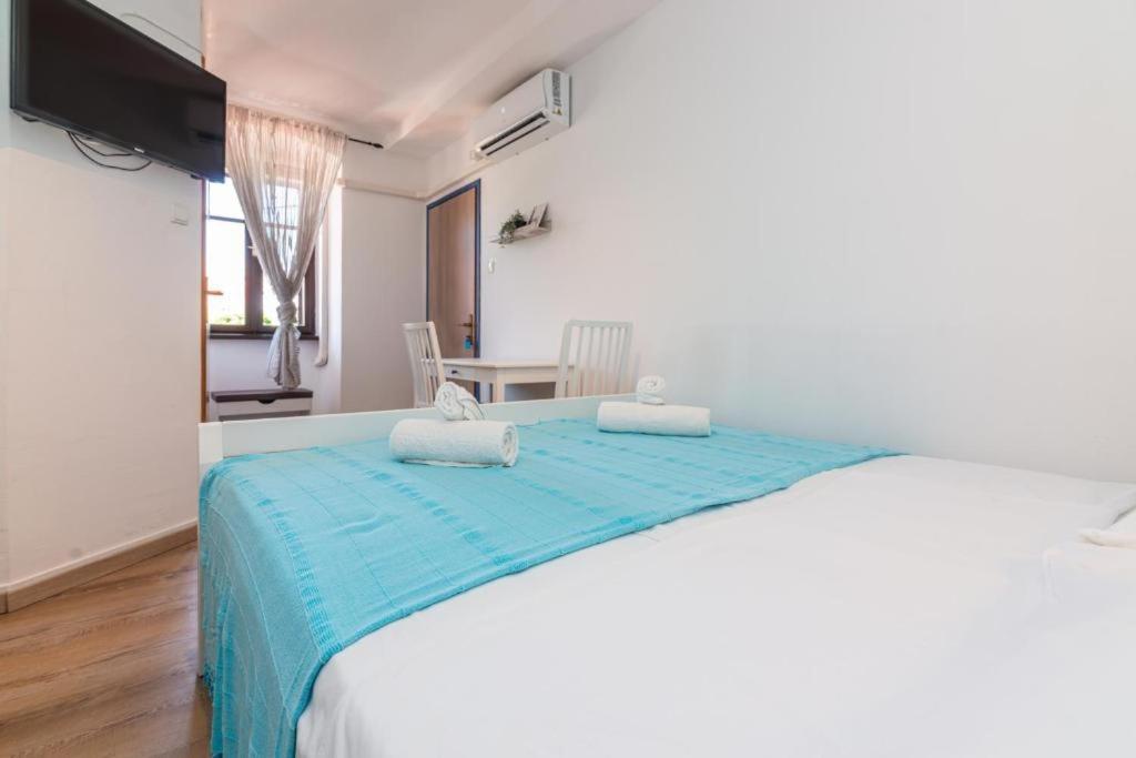 Rooms & Studio Apartments By The Way Baška Exterior foto
