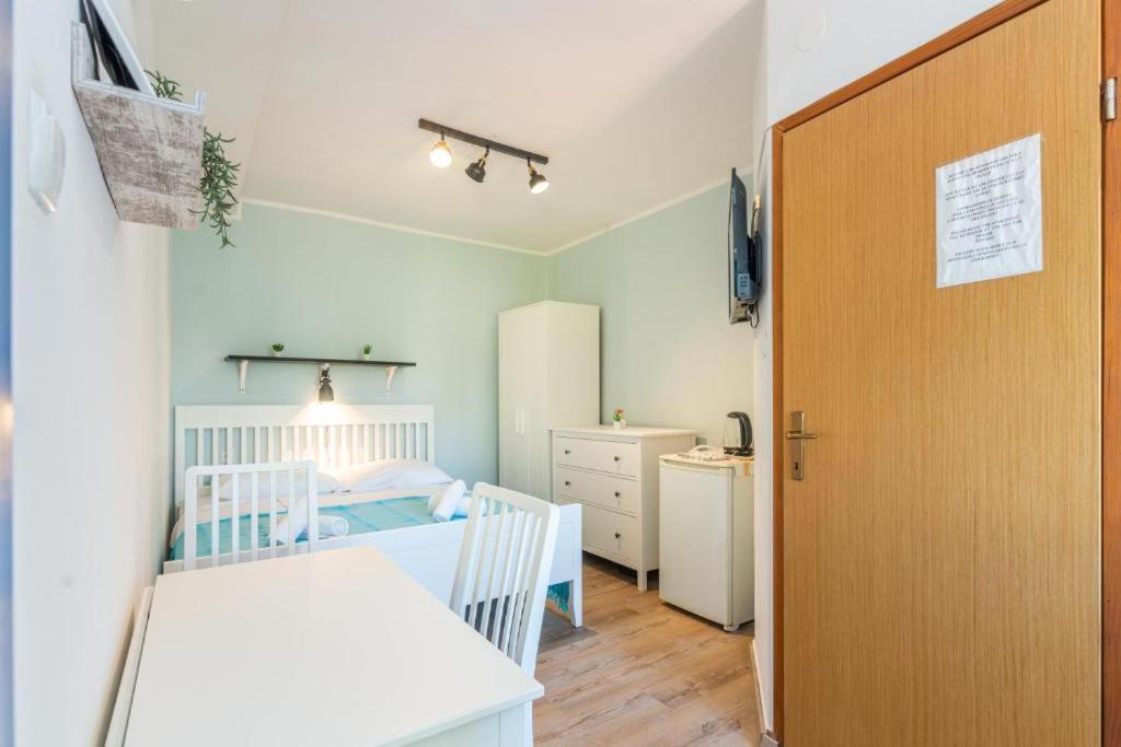 Rooms & Studio Apartments By The Way Baška Exterior foto