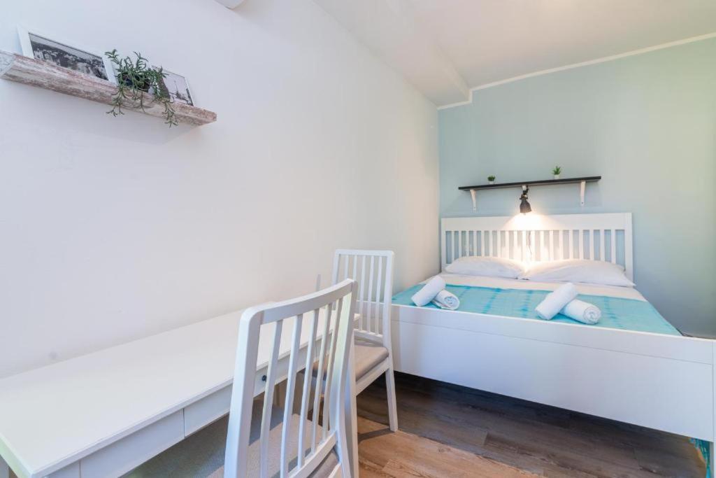 Rooms & Studio Apartments By The Way Baška Exterior foto