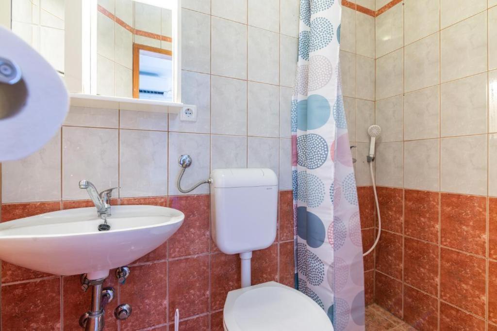 Rooms & Studio Apartments By The Way Baška Exterior foto